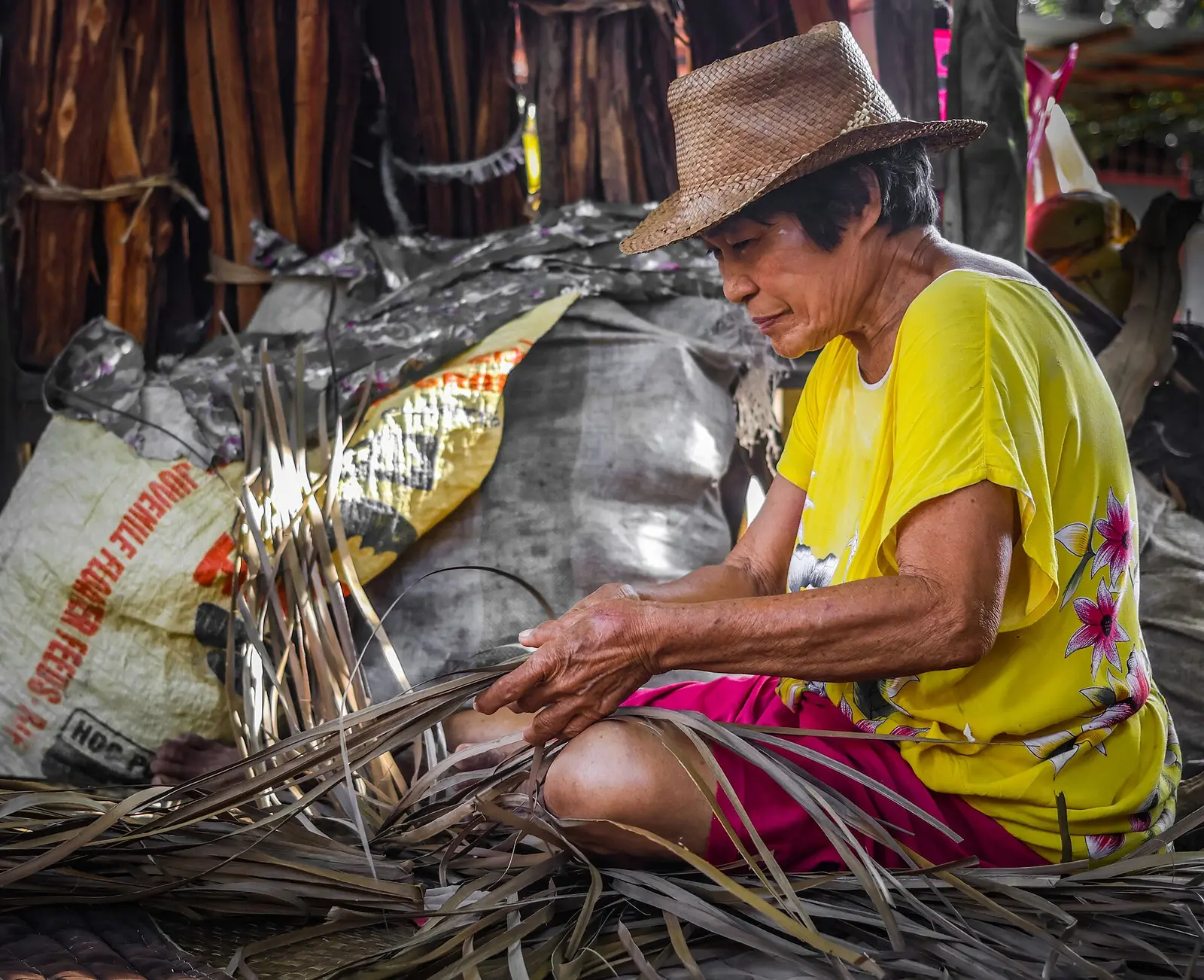 Bariw banig weaving in Libertad, Antique, on Panay island